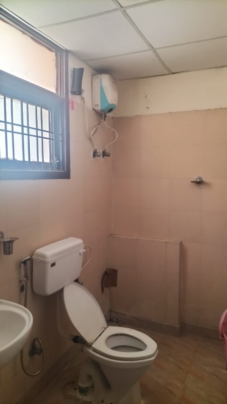 Bathroom, srs-royal-hills 2.5 Bedroom 1133 Sq.Ft. Apartment In Sector 87 Faridabad 9097135