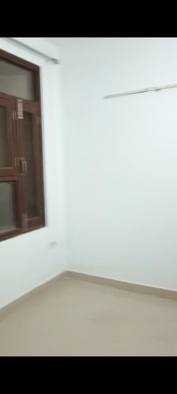 Room in 2 BHK Apartment at BPTP Discovery Park, Sector 80 – for Rent