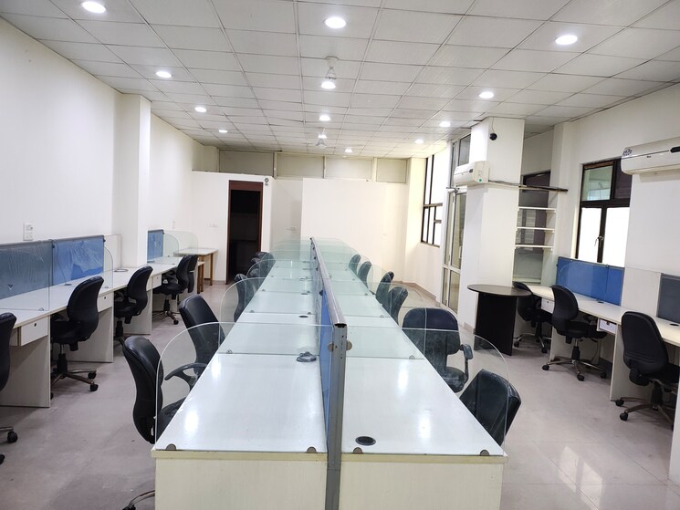 Team Area, sector 10 Commercial Office Space 3000 Sq.Ft. In Sector 10 Noida 9097163