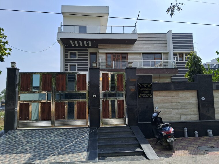  Parking, canara-apartments 5 Bedroom 500 Sq.Yd. Independent House In Sector 2 Faridabad 9097223