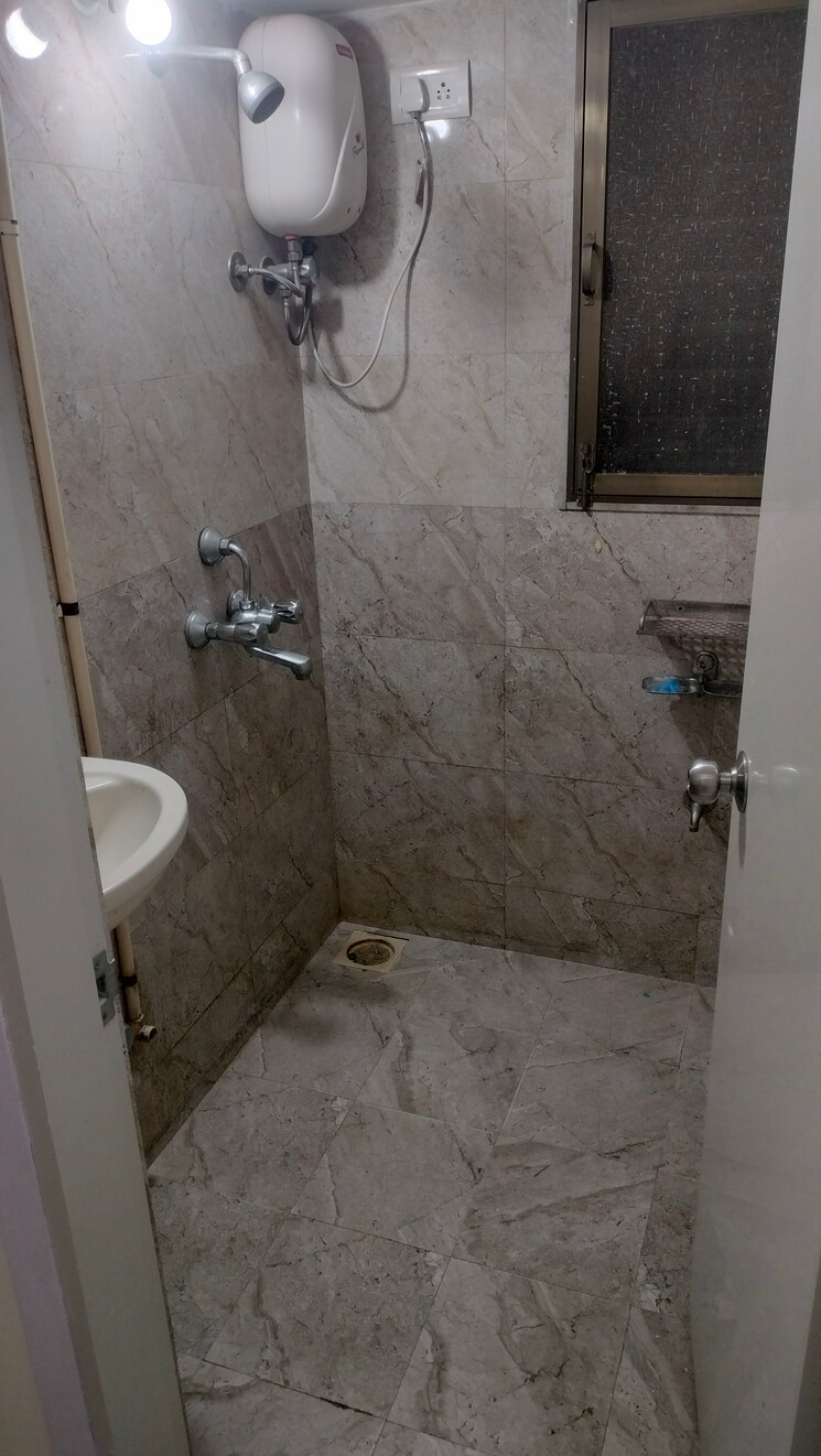Bathroom, dadar west 1 Bedroom 350 Sq.Ft. Apartment In Dadar West Mumbai 9097231