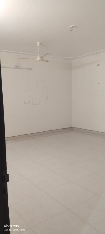 Room in 2 BHK Apartment at Rishita Manhattan, Gomti Nagar – for Rent