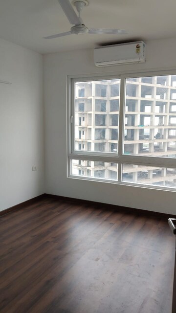 2 BHK Apartment For Rent in Raheja Vedaanta, Sector 108