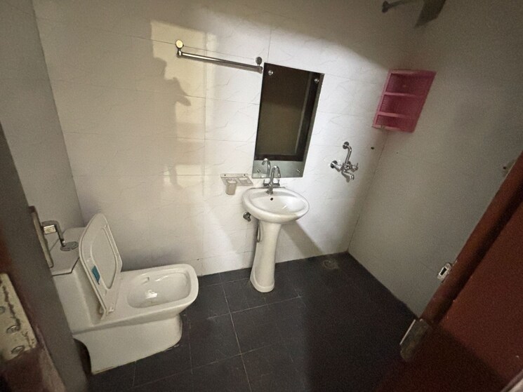 Bathroom, tata-primanti-tower-residences 4 Bedroom 2905 Sq.Ft. Apartment In Sector 72 Gurgaon 9097285