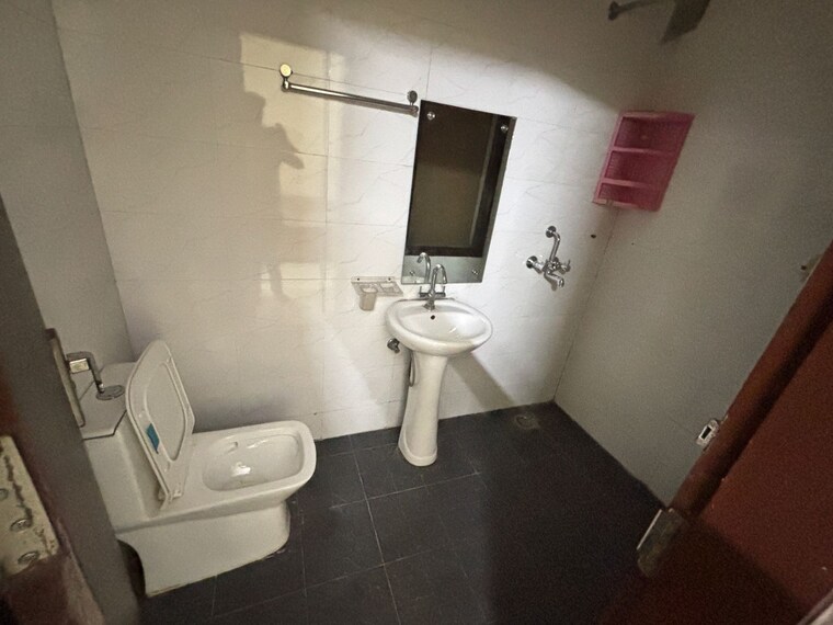 Bathroom, tata-primanti-tower-residences 4 Bedroom 2905 Sq.Ft. Apartment In Sector 72 Gurgaon 9097285