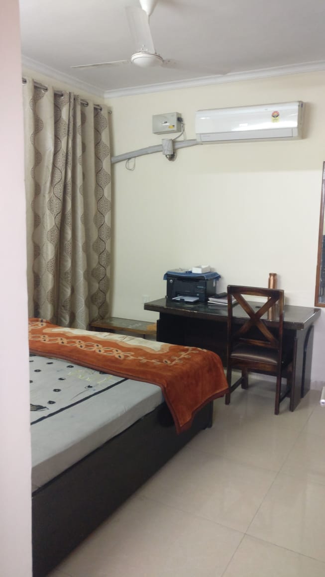3 BHK + Servant Room 2600 Sq.Ft. Apartment in Unitech The Close North