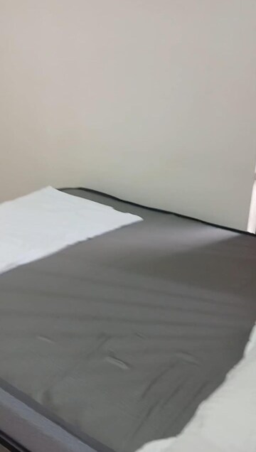 Room in 2 BHK Apartment at The Advantage Raheja Brookhaven, Andheri East – for Rent
