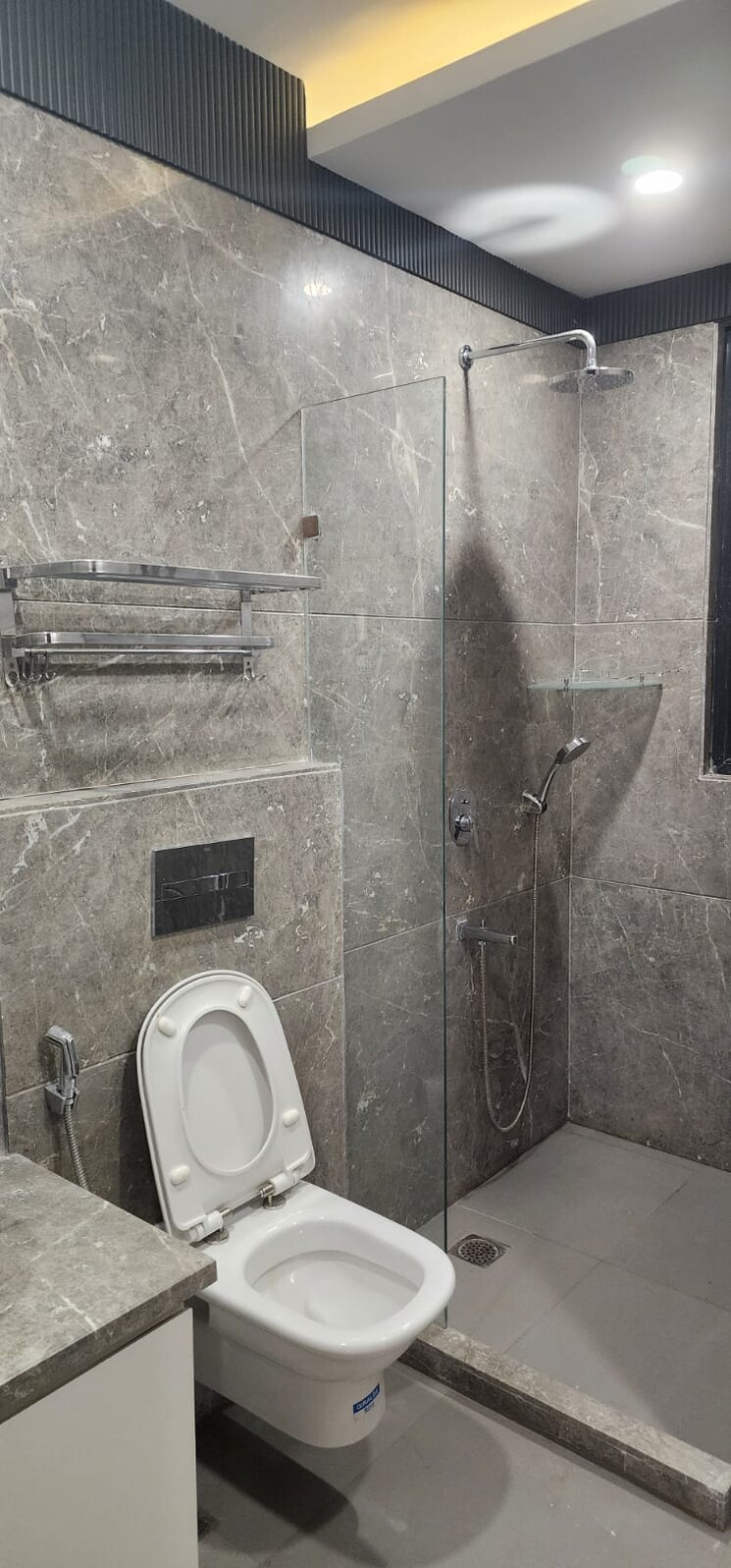 Bathroom, dlf-green-avenue 4 Bedroom 360 Sq.Ft. Builder Floor In Dlf Phase iv Gurgaon 9097310