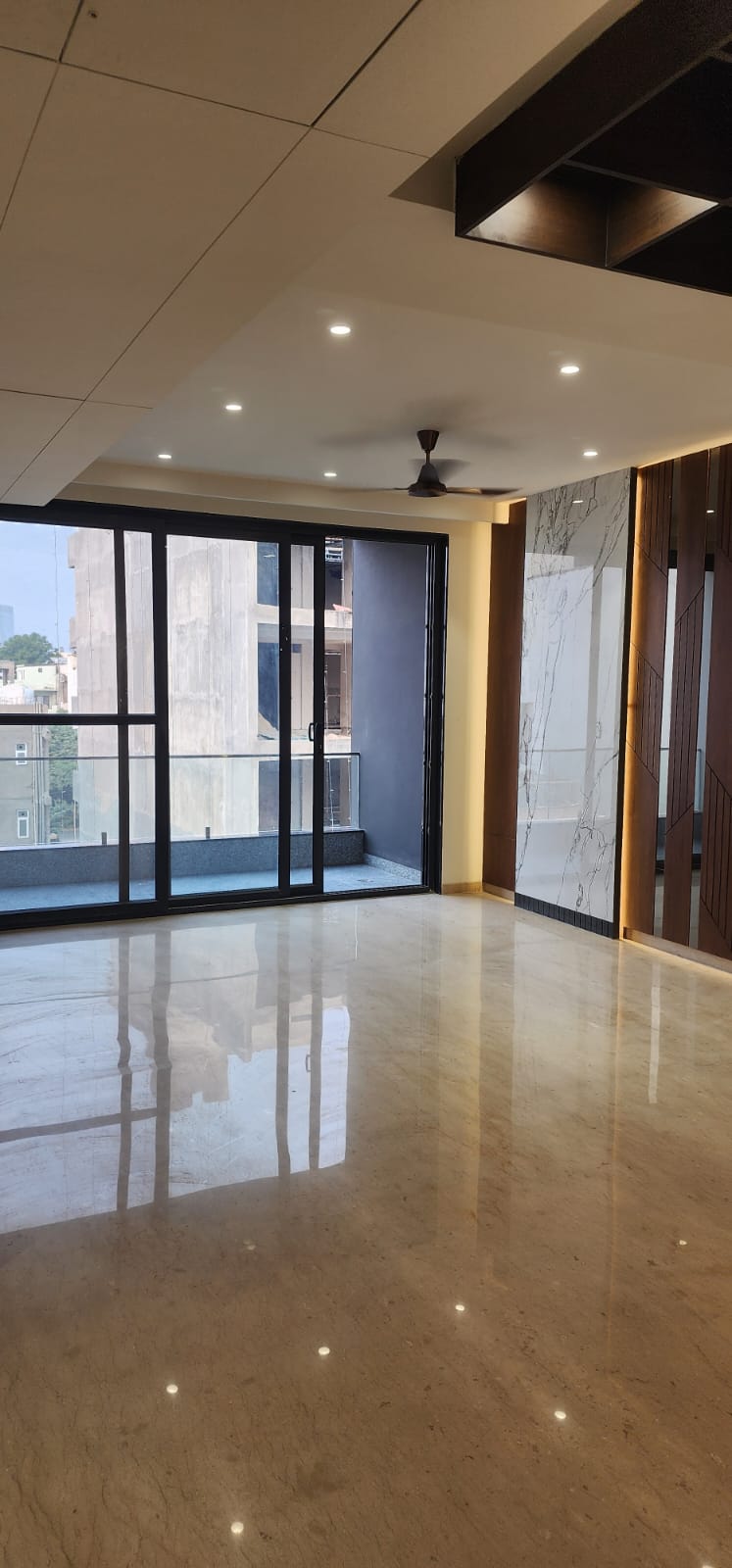 4 BHK + Servant Room 360 Sq.Ft. Builder Floor in DLF Green Avenue