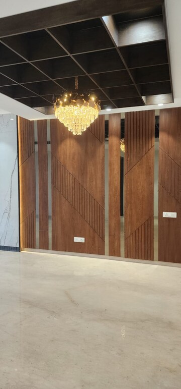 Building Lobby in 4 BHK Builder Floor at DLF Green Avenue, Dlf Phase iv – for Rent