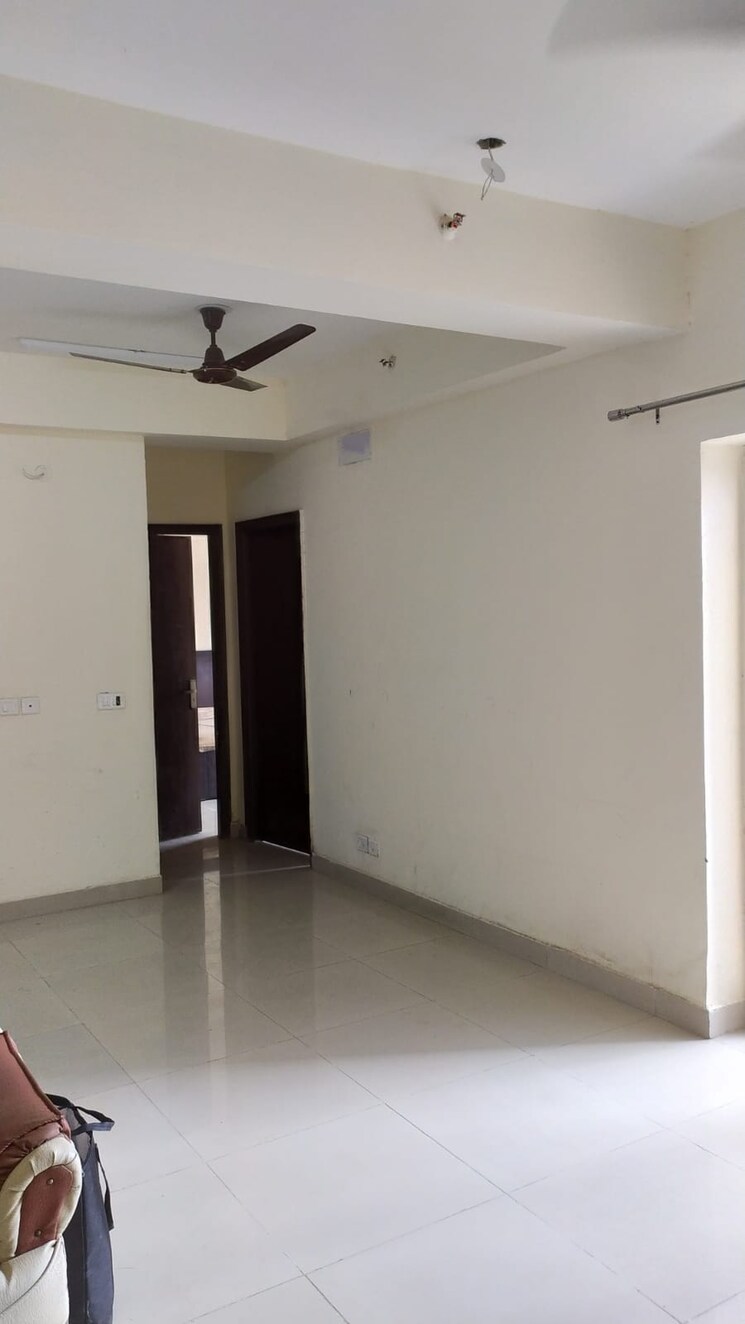 Room, crossing-republik 3 Bedroom 1475 Sq.Ft. Apartment In Crossing Republic Ghaziabad 9097322