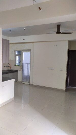 Room in 3 BHK Apartment at Crossing Republik, Crossing Republic – for Sale