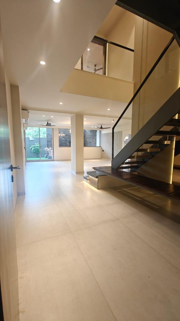 Room, sector 43 5 Bedroom 500 Sq.Ft. Villa In Sector 43 Gurgaon 9097328