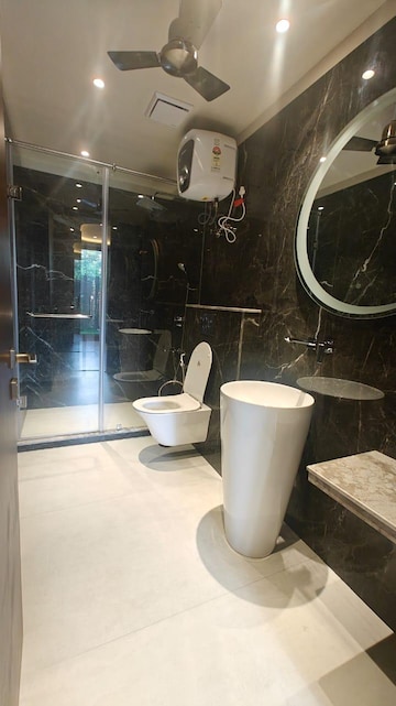 Team Area in 5 BHK Villa at Sector 43 – for Rent