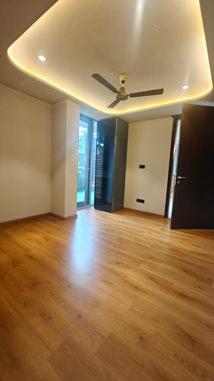 Room, sector 43 5 Bedroom 500 Sq.Ft. Villa In Sector 43 Gurgaon 9097328