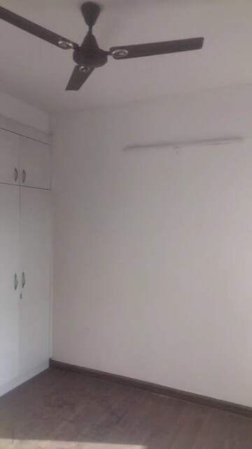 Room in 3 BHK Apartment at Puri Vip Floors, Sector 81 – for Rent