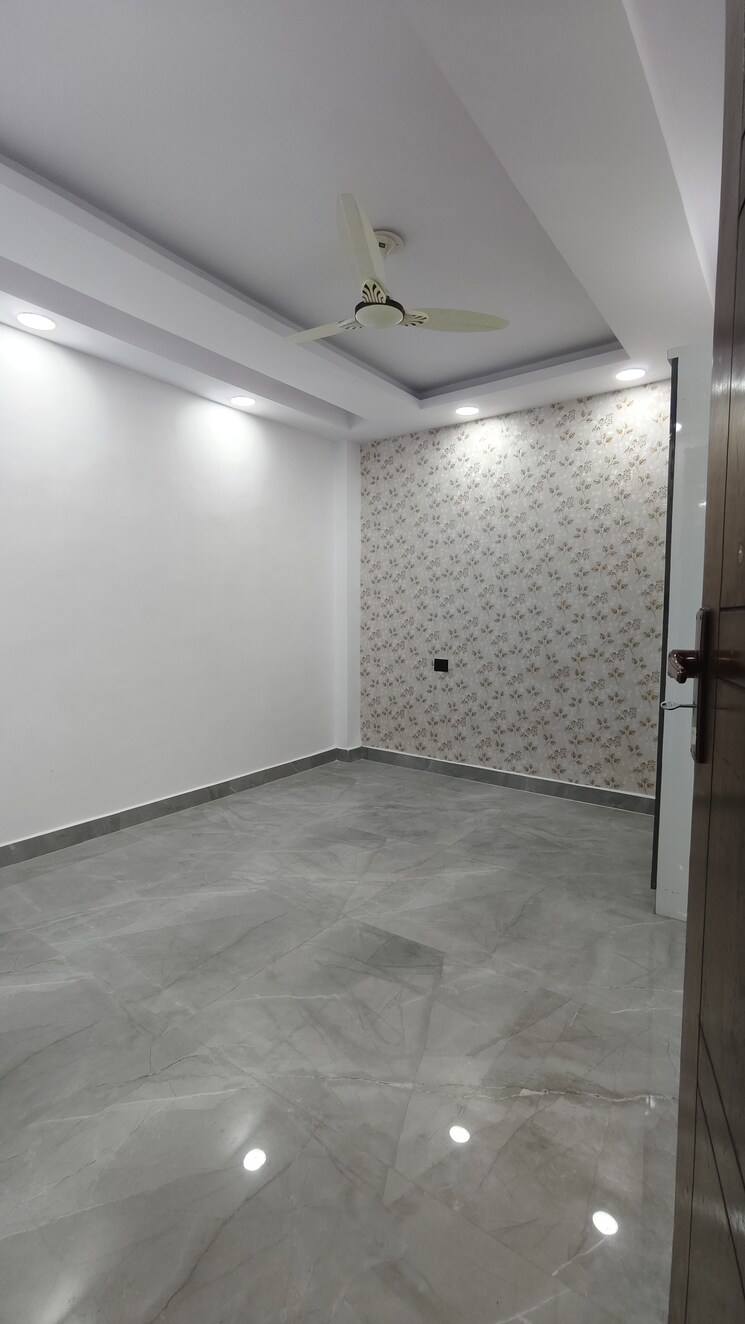 Room, govindpuri 3 Bedroom 900 Sq.Ft. Builder Floor In Govindpuri Delhi 9097335