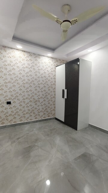 Room in 3 BHK Builder Floor at Govindpuri – for Rent
