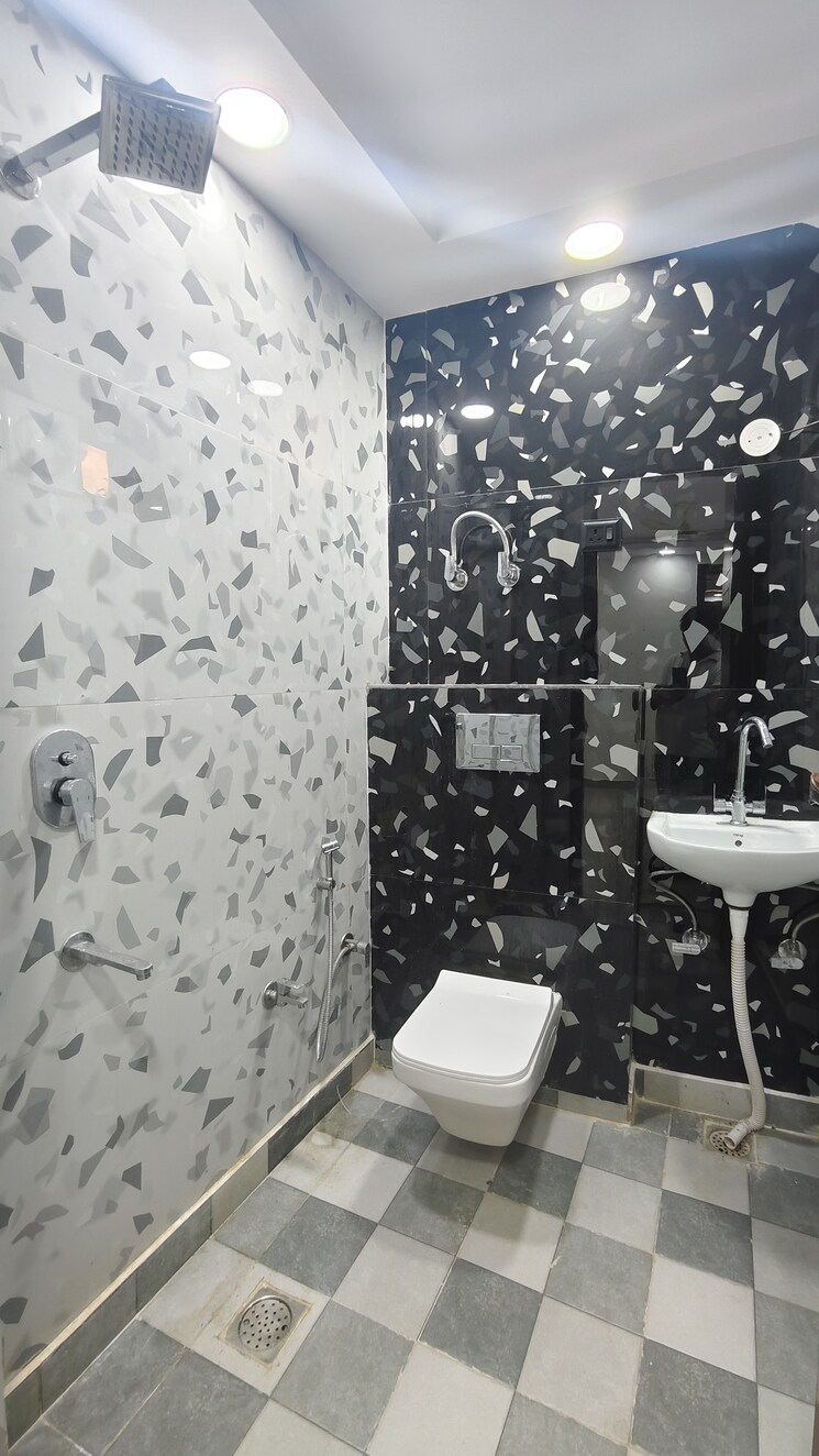 Team Area, govindpuri 3 Bedroom 900 Sq.Ft. Builder Floor In Govindpuri Delhi 9097335