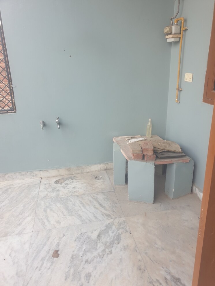 Room, sector 16 2 Bedroom 1150 Sq.Ft. Independent House In Sector 16 Faridabad 9097527