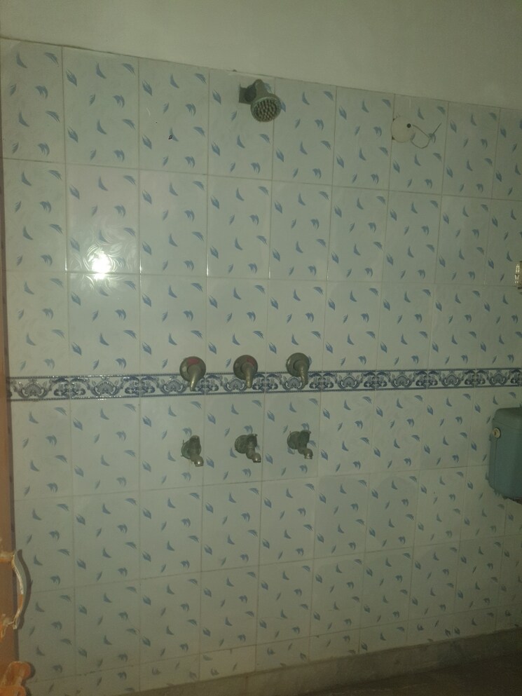 Bathroom, sector 16 2 Bedroom 1150 Sq.Ft. Independent House In Sector 16 Faridabad 9097527