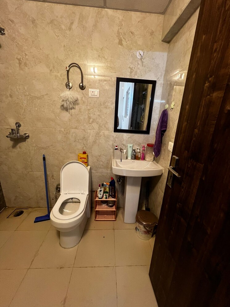 Bathroom, sector 1 2 Bedroom 1420 Sq.Ft. Apartment In Sector 1 Noida 9097468