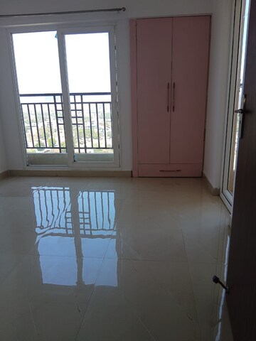 Room in 2 BHK Apartment at Ace Divino, Sector 1 Greater Noida – for Rent