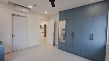 Room in 3 BHK Apartment at Jayabheri The Nirvana, Gopanpally – for Rent