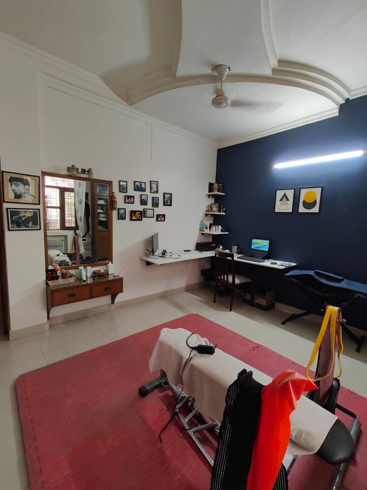 Team Area, green fields colony 3 Bedroom 200 Sq.Yd. Builder Floor In Green Fields Colony Faridabad 9097548