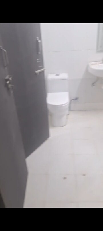 Room in 3 BHK Independent House at RWA Apartments, Sector 31 – for Rent