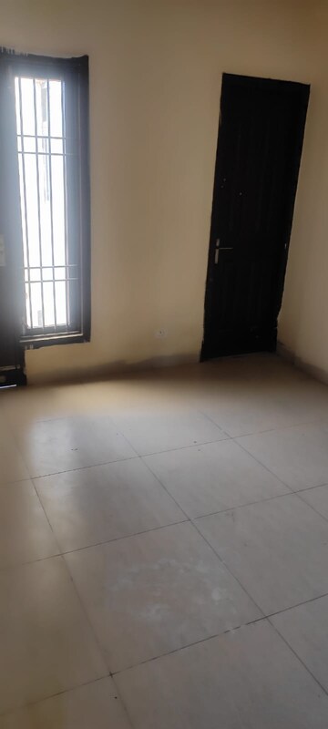 Room in 2.5 BHK Builder Floor at Greenwood Enclave, Wave City – for Sale