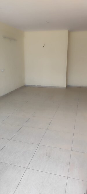 Room in 2.5 BHK Builder Floor at Greenwood Enclave, Wave City – for Sale