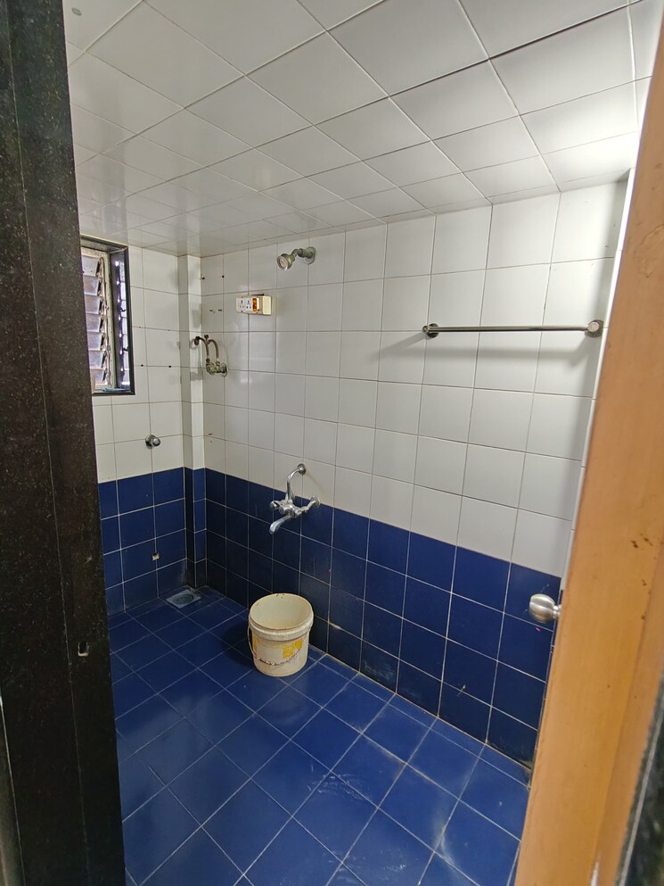 Bathroom, shweta-shelter-apartment 1 Bedroom 400 Sq.Ft. Apartment In Malad West Mumbai 9097610