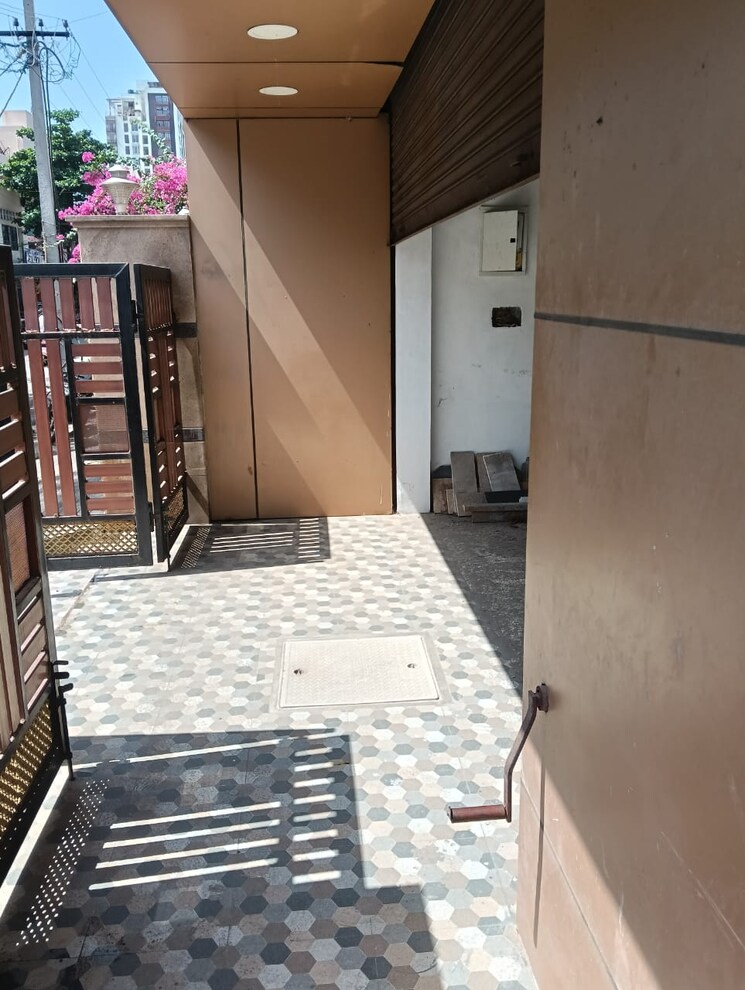 Exterior View, virugambakkam Commercial Showroom 1000 Sq.Ft. In Virugambakkam Chennai 9097615