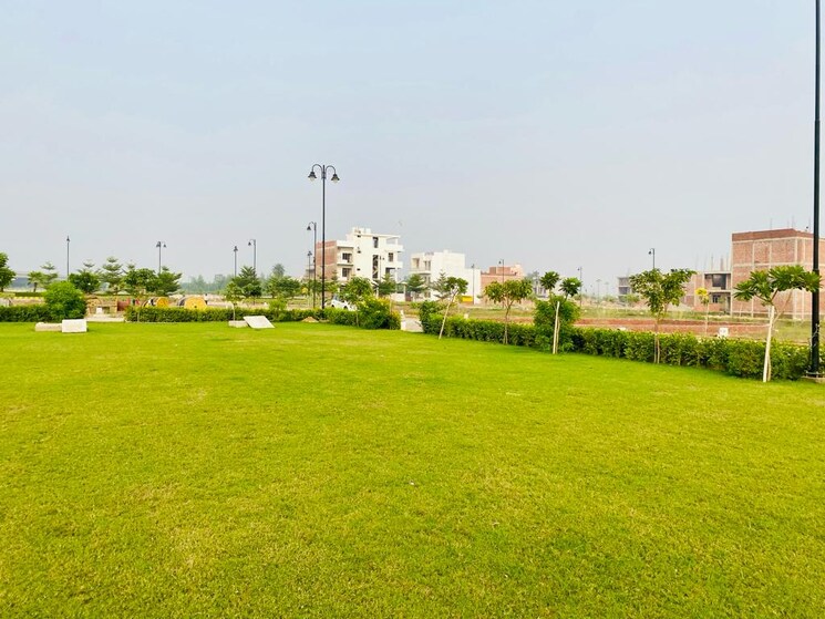Garden, kailasha-enclave  1820 Sq.Yd. Plot In Sultanpur Road Lucknow 9097651