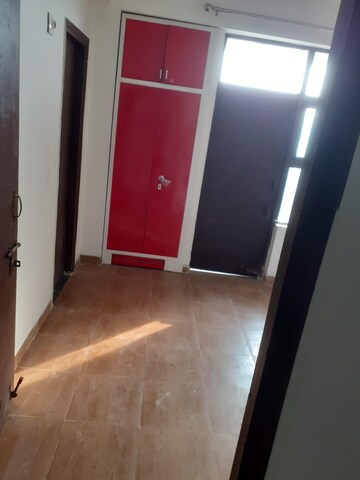 Furnished Amenities in 2 BHK Apartment at Amolik Heights, Sector 88 – for Rent