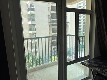 Room in 3 BHK Apartment at Gaur City-2, Gaur City 2 – for Rent