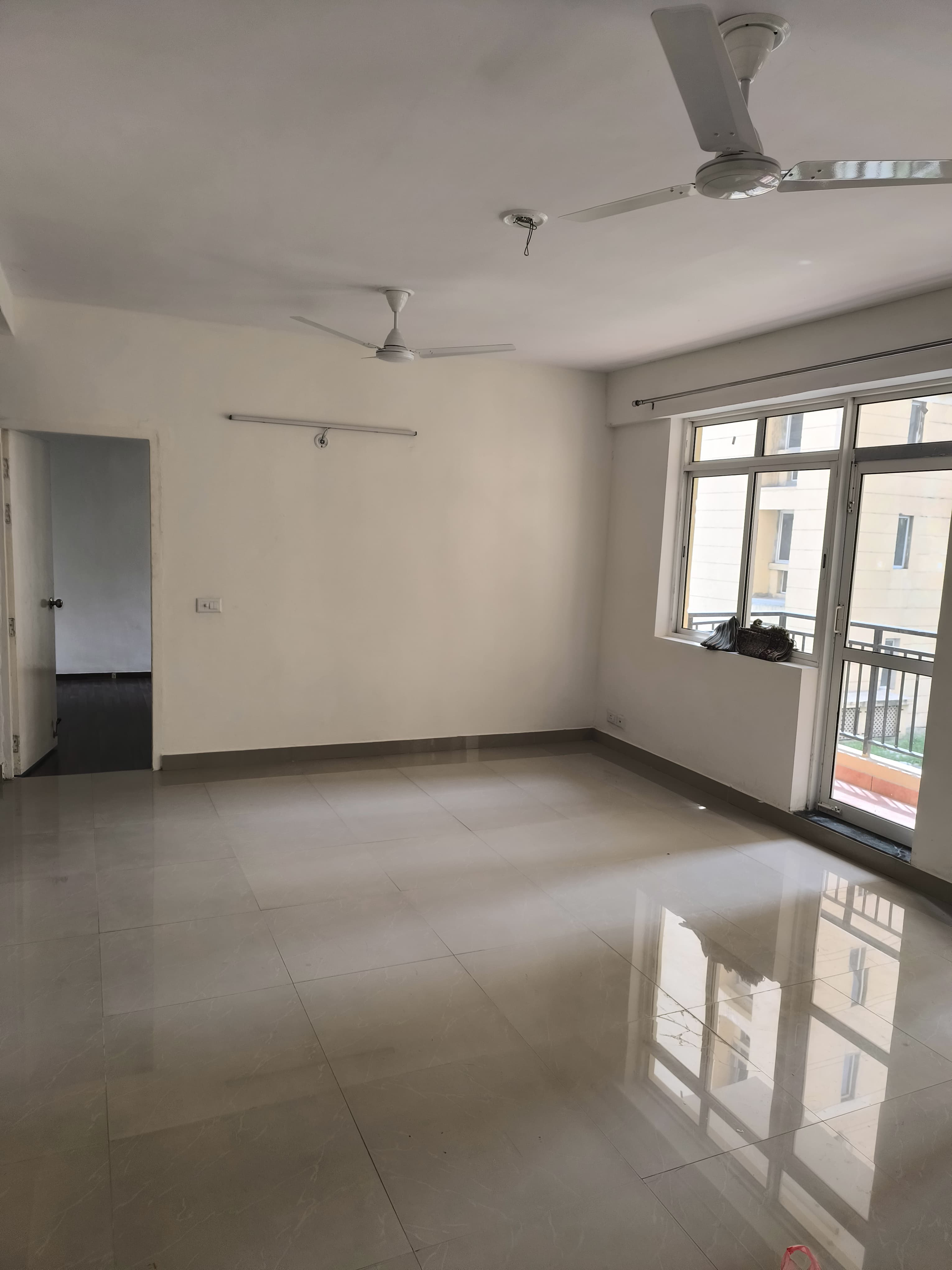 3 BHK + Servant Room Apartment For Rent in Jaypee Greens Kosmos