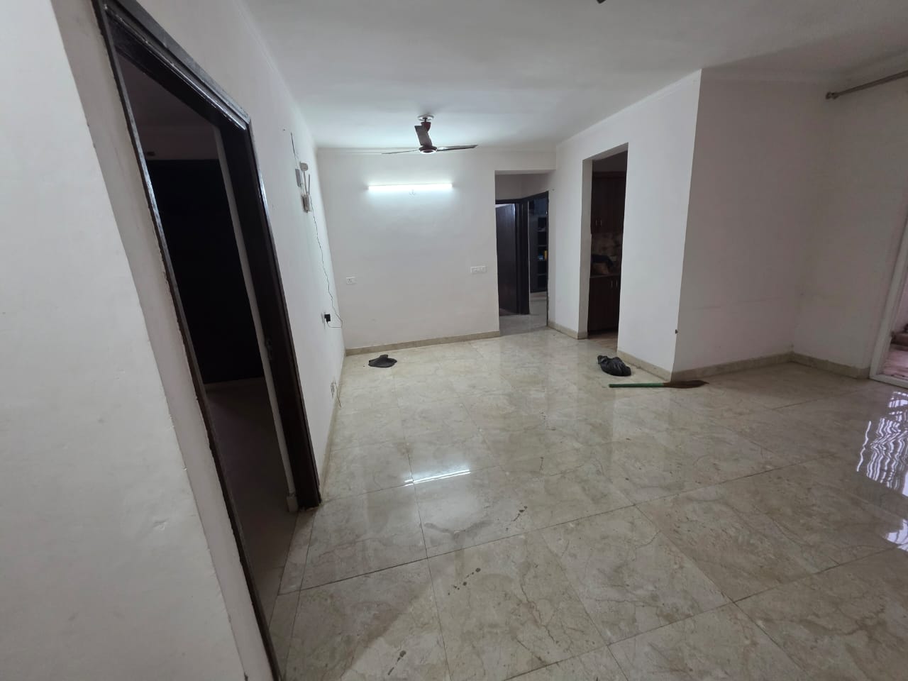 2.5 BHK + Study Room Apartment For Sale in Amrapali Leisure Park