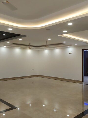 Furnished Amenities in 4 BHK Builder Floor at Parklands, Sector 85 – for Sale
