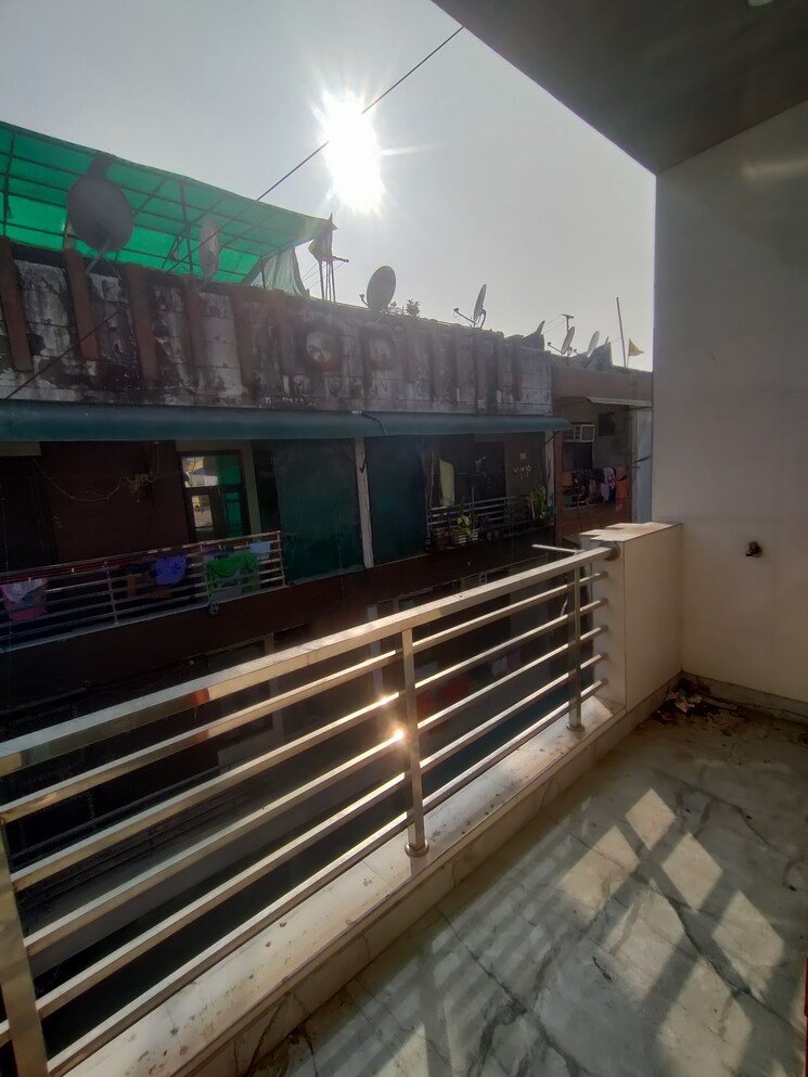Balcony, dwarka mor 1 Bedroom 40 Sq.Yd. Builder Floor In Dwarka Mor Delhi 9097689