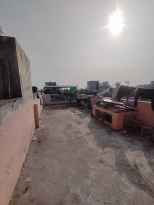 Terrace in 1 BHK Builder Floor at Dwarka Mor – for Rent