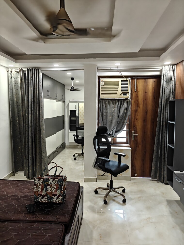 Bedroom, sector 85 3.5 Bedroom 250 Sq.Yd. Builder Floor In Sector 85 Faridabad 9097713