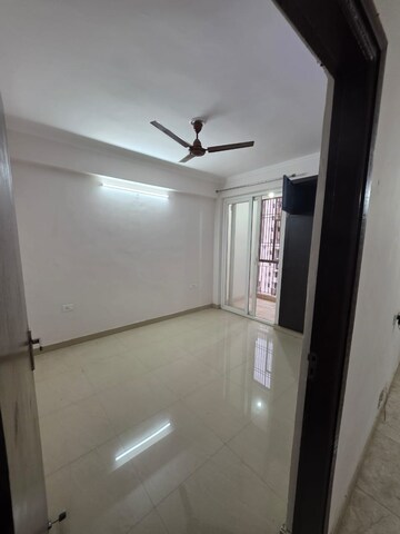 Room in 3 BHK Apartment at Amrapali Leisure Park, Amrapali Leisure Valley – for Sale