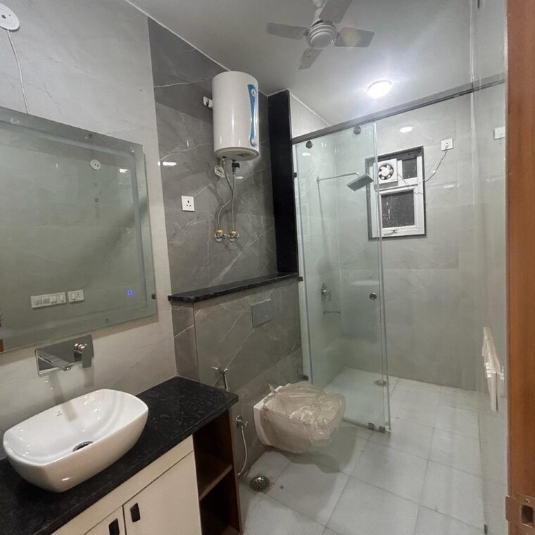 Bathroom, hong-kong-bazaar 4 Bedroom 270 Sq.Yd. Builder Floor In Sector 56 Gurgaon 9097718