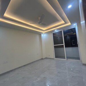 Room in 4 BHK Builder Floor at Hong Kong Bazaar, Sector 56 – for Sale