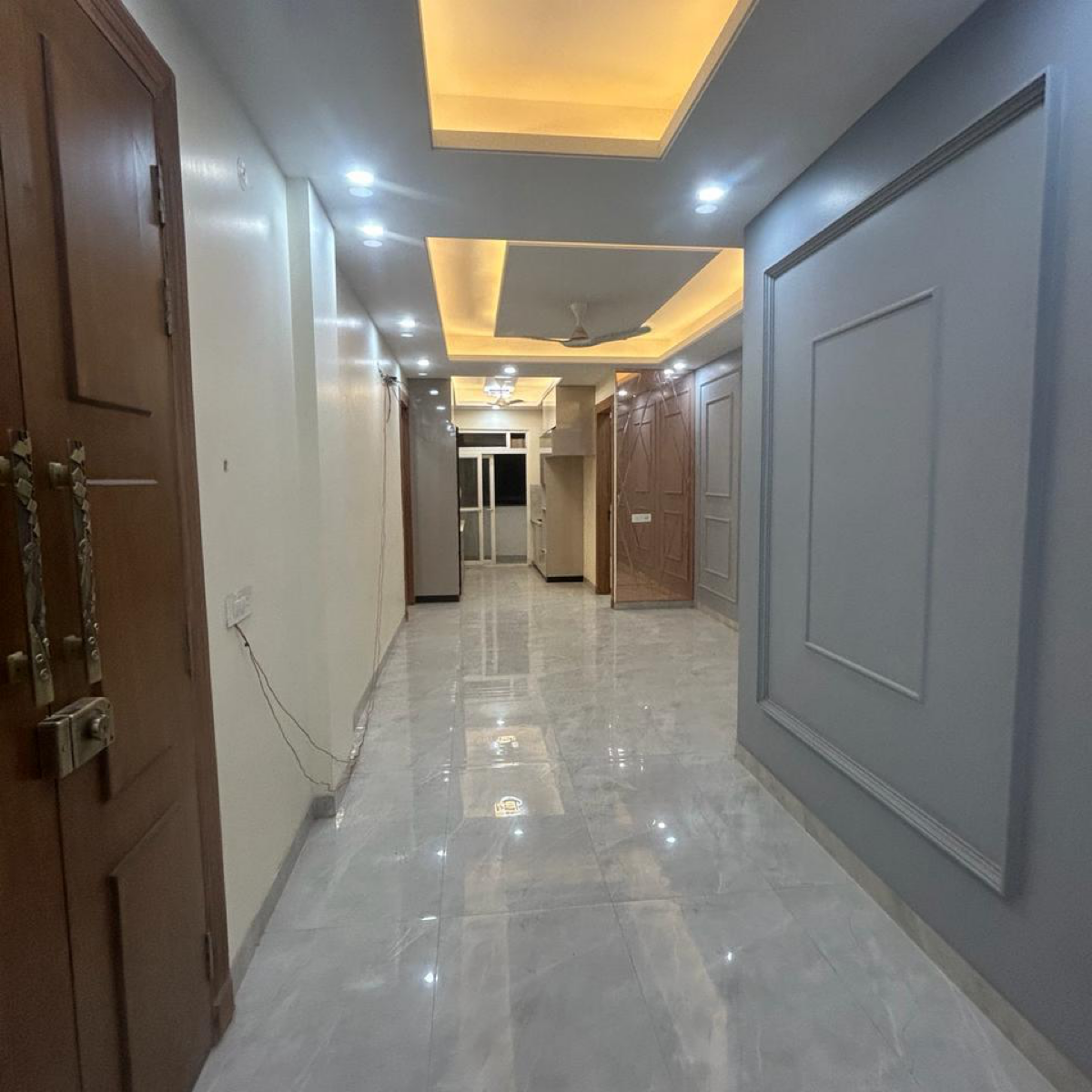 4 BHK + Pooja Room,Servant Room 270 Sq.Yd. Builder Floor in Hong Kong Bazaar