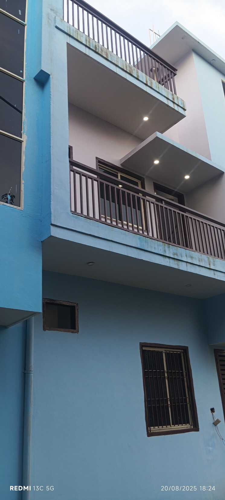 Exterior View, om-tower-greater-noida 3 Bedroom 50 Sq.Yd. Villa In Alpha 1 Greater Noida Greater Noida 9097726