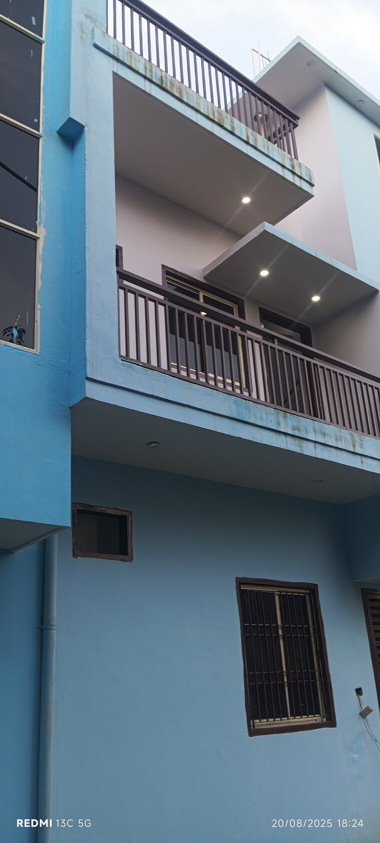 Exterior View, om-tower-greater-noida 3 Bedroom 50 Sq.Yd. Villa In Alpha 1 Greater Noida Greater Noida 9097726