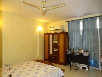 Living Room in 3 BHK Villa at Sector 57 – for Rent